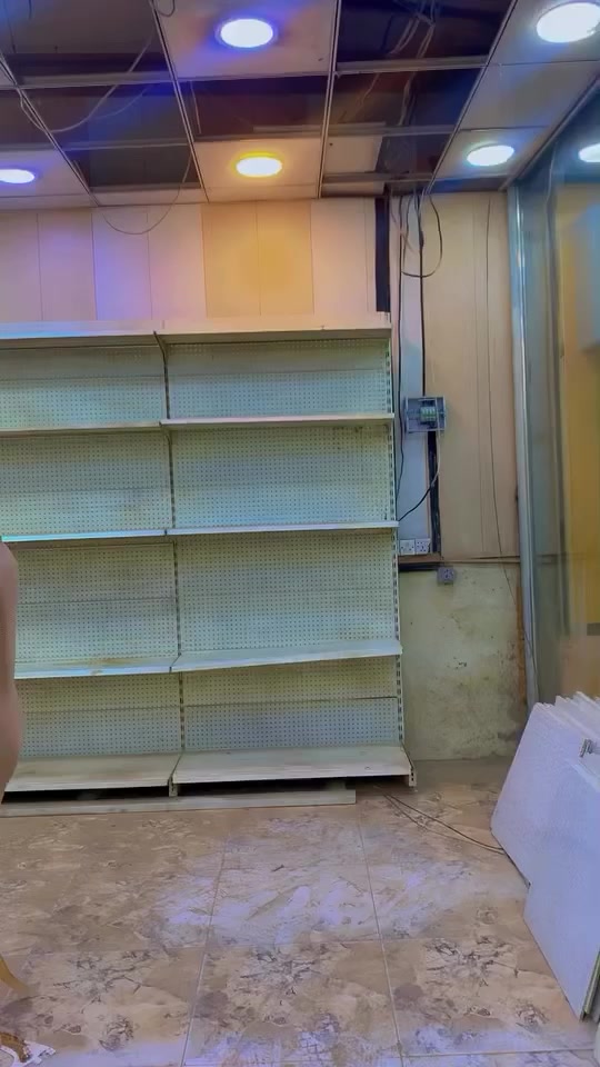 السلام عليكم رفوف حديد مال اسواق للبيع كلش نضيفات وجدد بعدهن الي يريدهن  يراسلني واتساب او يتصل ع الرقم التالي ***********
