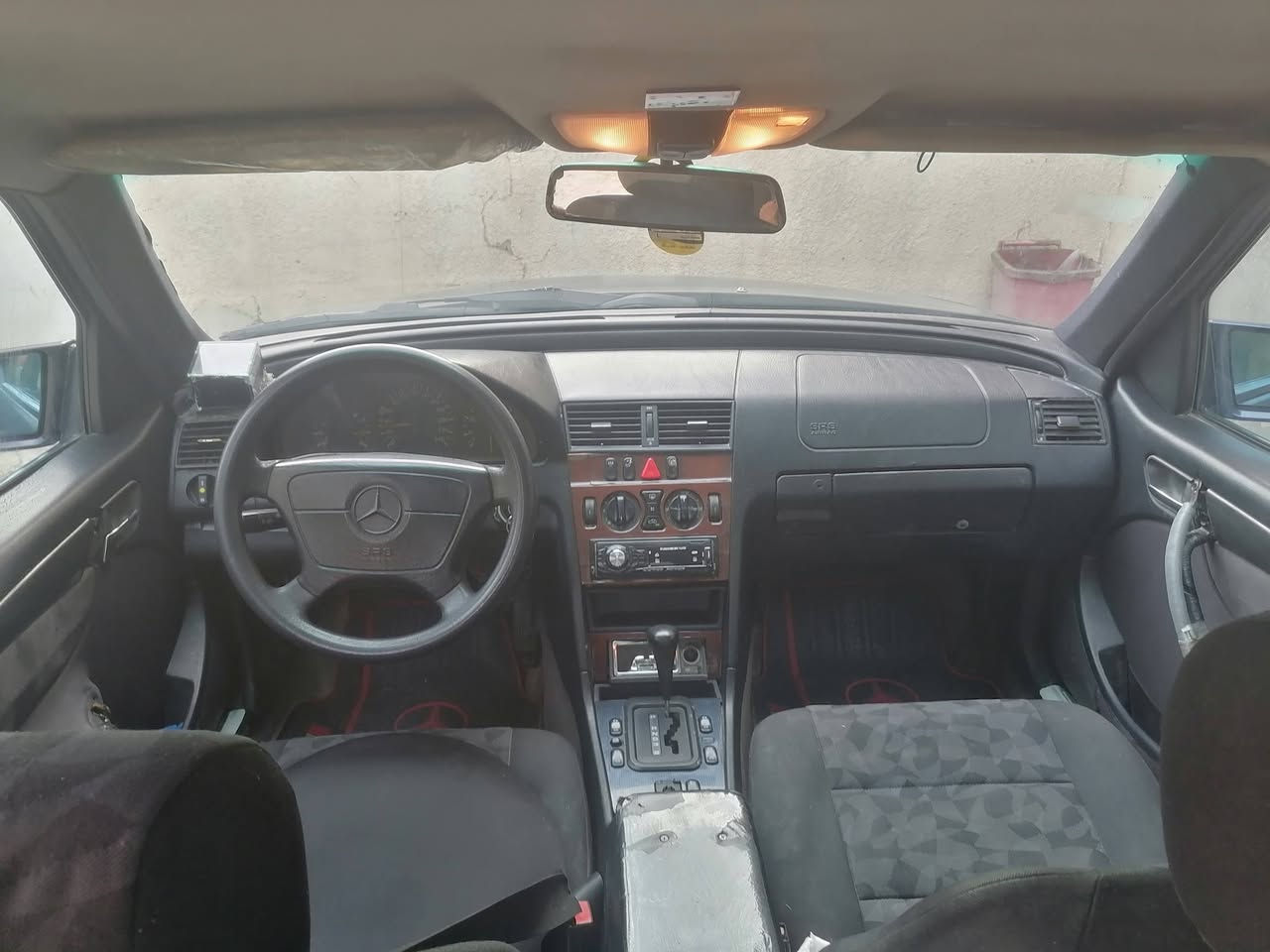 السلام عليكم للبيع مارسد مديل 1998 محرك وگير جدد تبريد ثلج صدر امامي خلفي جديد مكفولة من الضربه والصبغ وتبديل سنويه 2028باسمي مكاني بغداد السعر 41 وبيها مجال بسيط رقم الهاتف ***********
