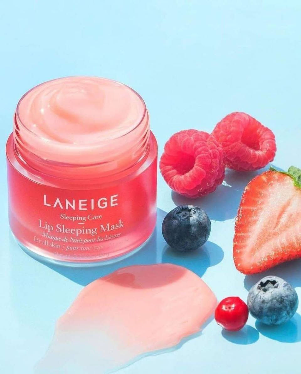 ماسك لانينج الاصلي 🍓🍇🍒
مرطب ومورد شفه مغذي يملئ الخطوط ويغذي الشفاه الجافة
 ليلي للشفه لاينج من 
مفضلات #نورس_ستار
👄LANEIGE Lip Sleeping Mask👄

🌸يورد الشفه 
🌸يمنع تكسر الشفه
🌸يزيل خطوط الشفه 
🌸يغذي ويرطب الشفة 
🌸يمنع ويعالج التشققات .
.
‎مورد ومرطب شفة مخصص لتغذيه الشفتين وترطيبها واعاده حيويتها وتوريدها  اضافه الى انو يمنع التشققات و تكسر الشفه و يخفف الخطوط الخفيفه
‎المرطب غني بفيتامين C و مضادات الاكسده الي تنطي تغذيه وعنايه وتعيد لون الشفه الجميل ‎بلاضافه الى ال بيري مكس كومبلكس الي حينطي تغذيه مضاعفه و طعم لذيذ بخلطه البلوبيري والرزبيري و الفراوله 🌹🍒
#الاصلي #الكوري
السعر ٤ الاف 
🚘 يوجد خدمة توصيل لجميع محافضات العراق ٤ الاف فقط 🚘


**إذا كنت صاحب هذا الإعلان وتريد حذفه لأي سبب، رجاءا أرسل رسالة إلى الدعم الفني**