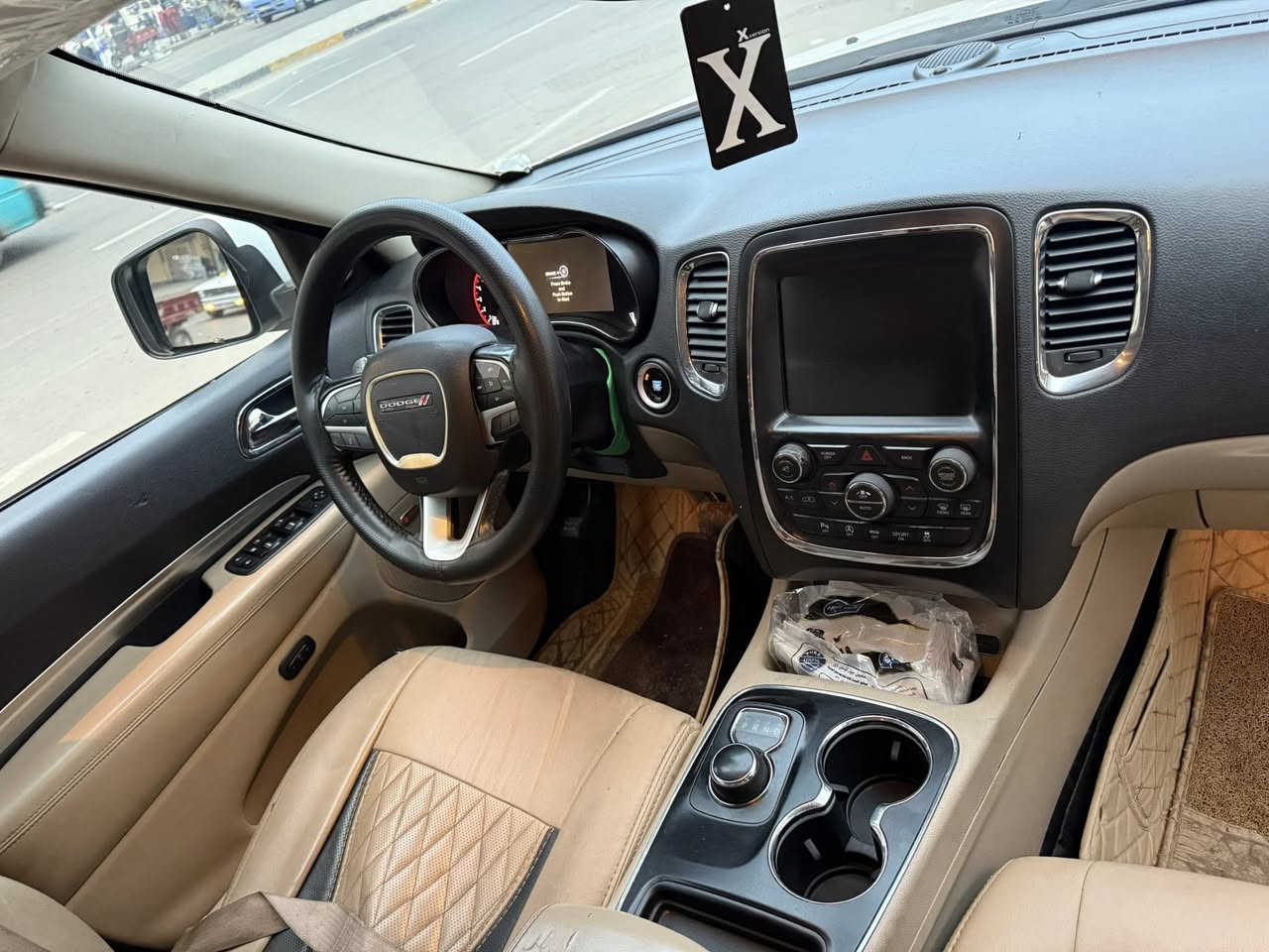 السلام وعليكم دوج دارنكو ١٧ مواصفات مفوله واحد على واحد جي تي حادثها ثلاثه قطع فقط سياره مصبوغه عام جماليه سياره جاهزه اي نقص مابيها 
***********
السعر ١٩٠ $
