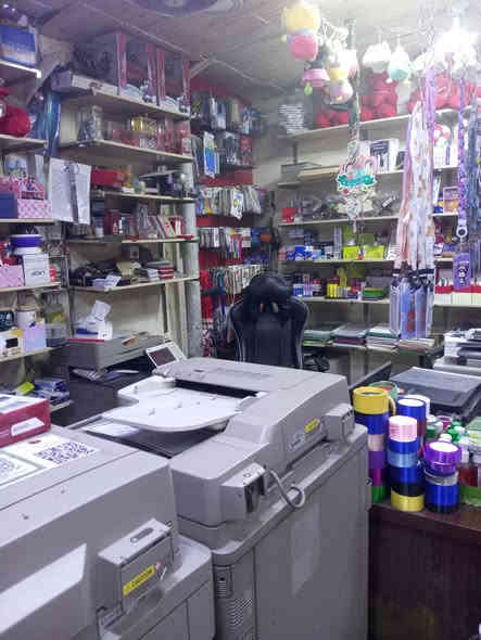 السلام عليكم
مكتبة  متكامله للبيع قرب إعدادية مريم العذراء
