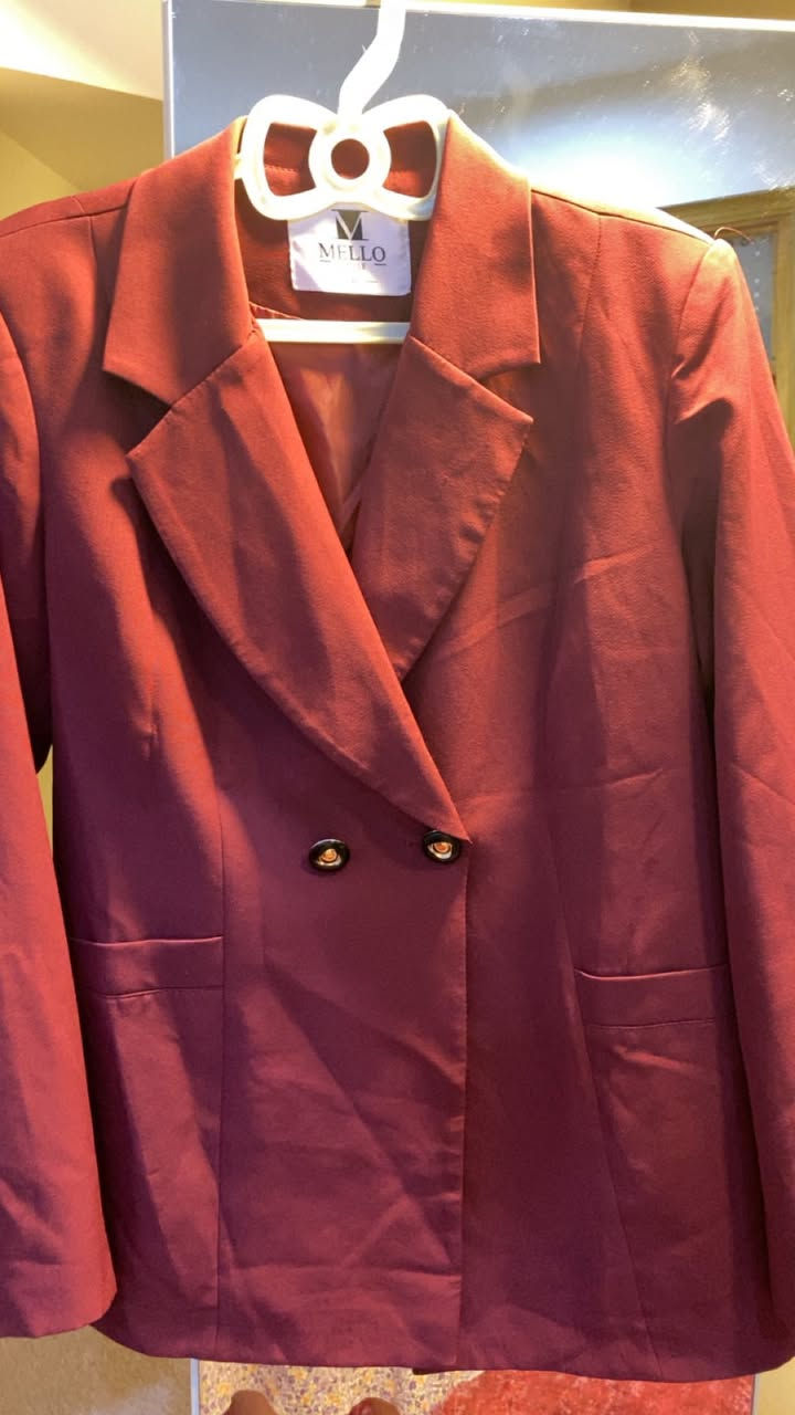 يلبسن وزن تسعينات ثمانينات بناطير قماش 3 جوزي وردي وصخ ورصاصي
ستره 
قميص مخطط
ليلك
فستان


**إذا كنت صاحب هذا الإعلان وتريد حذفه لأي سبب، رجاءا أرسل رسالة إلى الدعم الفني**