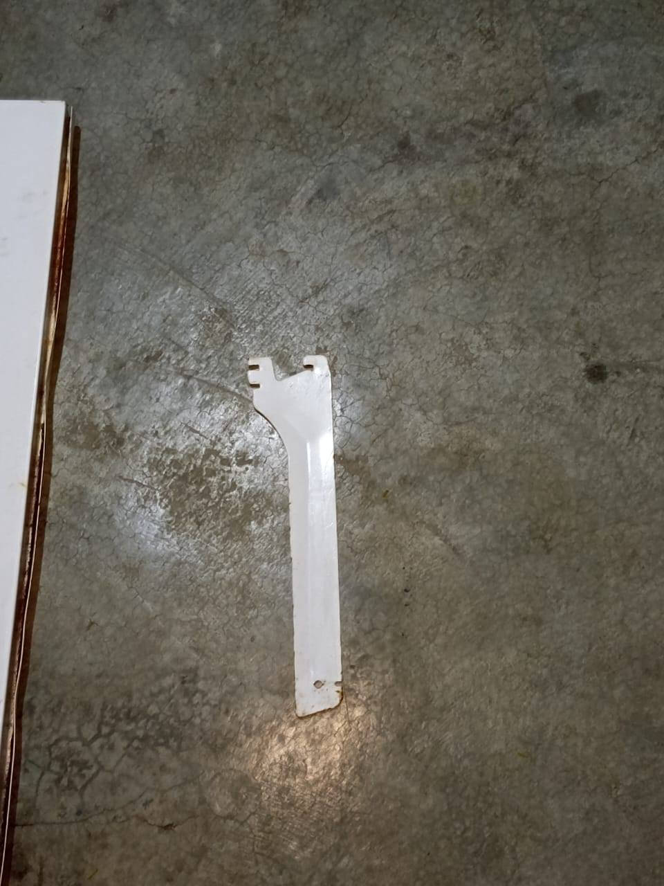 رفوف محل للبيع للاستفسار ***********
