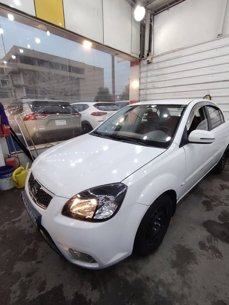 السلام عليكم
كيا ريو ٢٠١١ خليجي محرك ١٦٠٠ فول مواصفات بيها جاملغ وبنيد اثر طخة بسيطة وبيها تصليح بسيط ورة اللايت الايسر 
جام كهرباء وسنتر لوك وتحكم ستيرن وكامرا خلفية جاهزة بدون نواقص تبريد تدفئة حدادية 
السعر ٨٢ 
مكانها الكريعات او سبع ابكار 
***********
