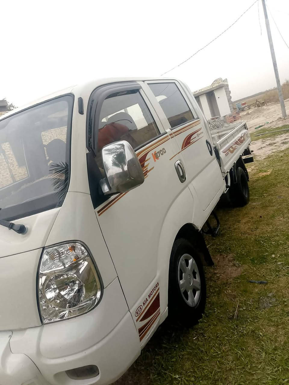 السلام عليكم كيه بنكو دبل غماره موديل 2006 سياره نضيفه محرك كير اكسن مكفولات كشر مكفول من الضربه بيه رشات صبغ تخم تأثير جديد حداديه  جديده باتري جديد السعر 98وبيه مجال حك الجيه العنوان بابل النيل رقم بابل 
رقم الهاتف ***********
