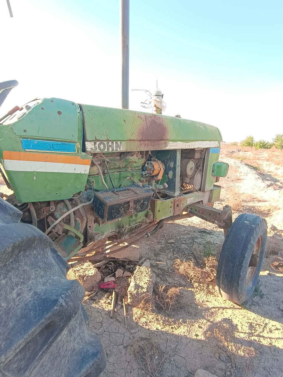 مكينه للبيع جوندير موديل 82 مع الاليات
دسك وفدان وعربانه وناثوره 
الاتصال على الرقم 
***********
