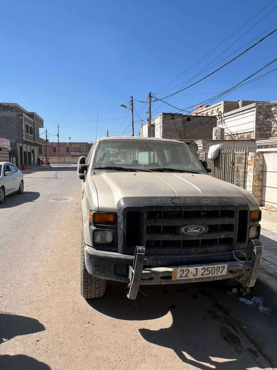 السلام عليكم فورد F350  موديل 2009 باسمي رقم اربيل بيها مكينة كايمه السعر 80 وبي مجال للاستفسار ***********
