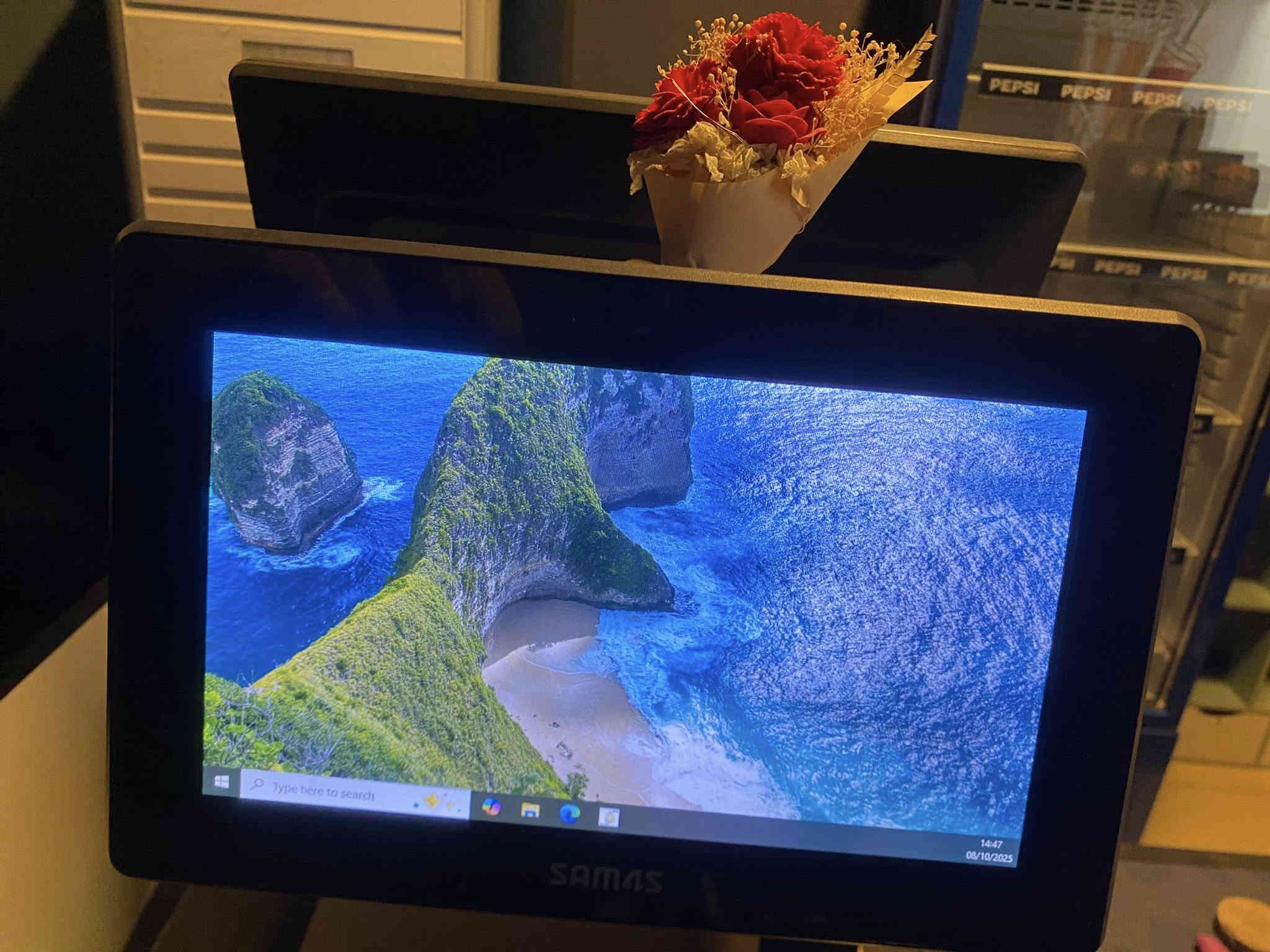 كاشير دبل شاشه كوري اصلي  نظام الوافي 500 الف  كامل مع الطابعه وصندوق نقود 
***********
