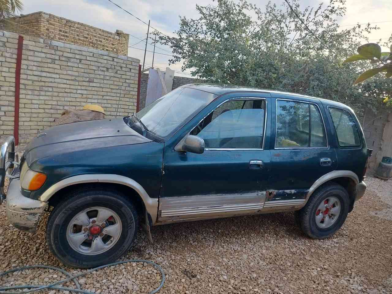 سبورتج موديل ٩٤ مكينه ونجي كير عادي السنويه الشهر ١٢  بل ٢٩ باسمي رقم نكليزي بغداد السعر ٢٦ وبيهه مجال قليل.مكان السيارة محافظة الديوانية  ***********
