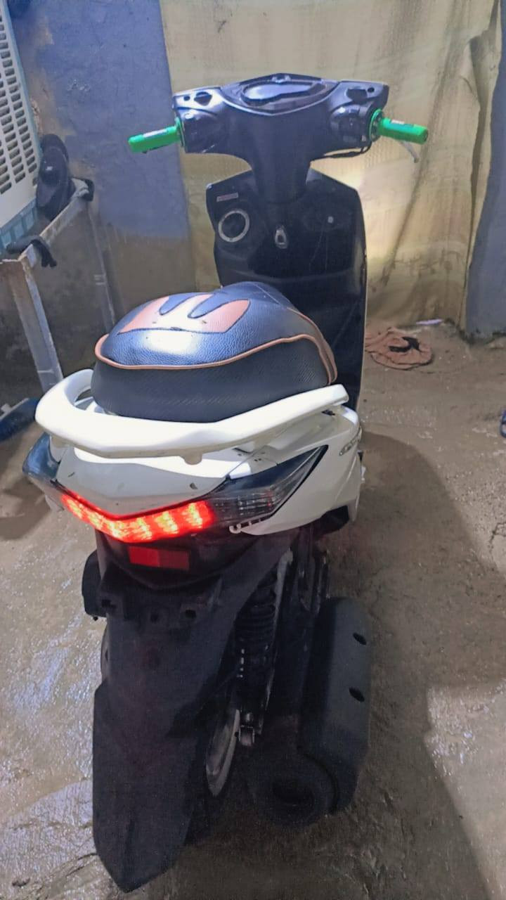 سلام عليكم دراجه سكنس لد حديثث الدراجه كفاله عامه كلجات رياضي بلاديي الدراجه علا وضع الشركه فقط الدشبول ميشتغلل الباقي كوله شغال بك لايت اشاير عالي وناصي كوله شغال سعرهاا مليون و100 وبيها مجالل مكاني بغداد شعب شارع الصحه 
رقم بي واتساب 
***********
