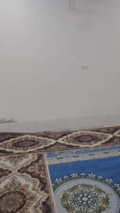 📢 للبيع نص دونم سكني يحتوي على مشتملين + بيت 300 متر
للبيع نص دونم سكني يحتوي على مشتملين + بيت 300 متر 
🏡 كل مشتمل: 150 متر
🔹 المشتمل الأول:
غرفتين نوم
صالة قياس 7x6.5
استقبال 
مطبخ حار / بارد 
حمام 
🏡المشتمل الثاني 
غرفتين نوم
صالة قياس 7x6.5
استقبال
مطبخ حار / بارد
حمام 
----------------------------
🔹 البيت ال300 متر
 هيكل كامل (يرادله فقط إكمال الأرضية + جص وبورك
4 غرف نوم
استقبال بمساحة 4×10 متر
صالة
مطبخ (حار/بارد)
حمام داخلي وخارجي 
✅ صب البيوت كامل
✅ مسقوفة ومسلطة بالكامل
✅ موقع ممتاز وقريب من الخدمات والأسواق
📍 العنوان: النهروان - قرية رسول، مقابل حسينية جعفر صادق، مجاور أسواق القمة.
📞 للاستفسار: ع الخاص


**إذا كنت صاحب هذا الإعلان وتريد حذفه لأي سبب، رجاءا أرسل رسالة إلى الدعم الفني**