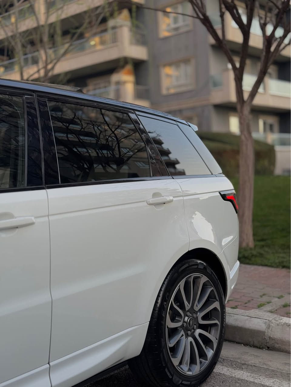 range rover sport dynamic 
‎رنج روڤر سپورت دینامیک
‎مۆدیل ٢٠١٤ وکلە شرکە سردار
‎کفالە عامە بدون سبوخ حتا دعامیات
‎ئوتوبایگرافی 
‎فول فول
‎سقف اسود بانوراما 
‎دبلات هواییە
‎تایرات جدید
‎کشن خزن کشن هیتر کشن تبرید کشن کهرابائی
‎شاشە الکترونیە
‎دوسە کهرابائی
‎ماشیە ١٤٢ کیلومتر
‎٥١٠ حیصان
‎سعر ٢٧٠ شویە مجال
***********
مکان سلیمانیە
ڕەنج ڕۆڤەر سپۆڕت 
ئەوتۆبایگراف داینامیک
٨بستۆنی سوپەر چارج
سفری شەریکەی سەردار 
فول فول مواسەفاتە سەیارەکە رەقەم یەک جوانە
بێ سارد بێ بۆیاخ بێ شوخت و چال هەموو گیانی بەشەرتە
گێر مەکینە کارەبای هەموی بە شەرت ناو سەردەسکی دەرگاو سوکان و شاشەکەشی کراوە بە شکڵ تازە
سعری ٢٧٠وەرەقەیە 
سلێمانی *********** السليمانية, العراق
