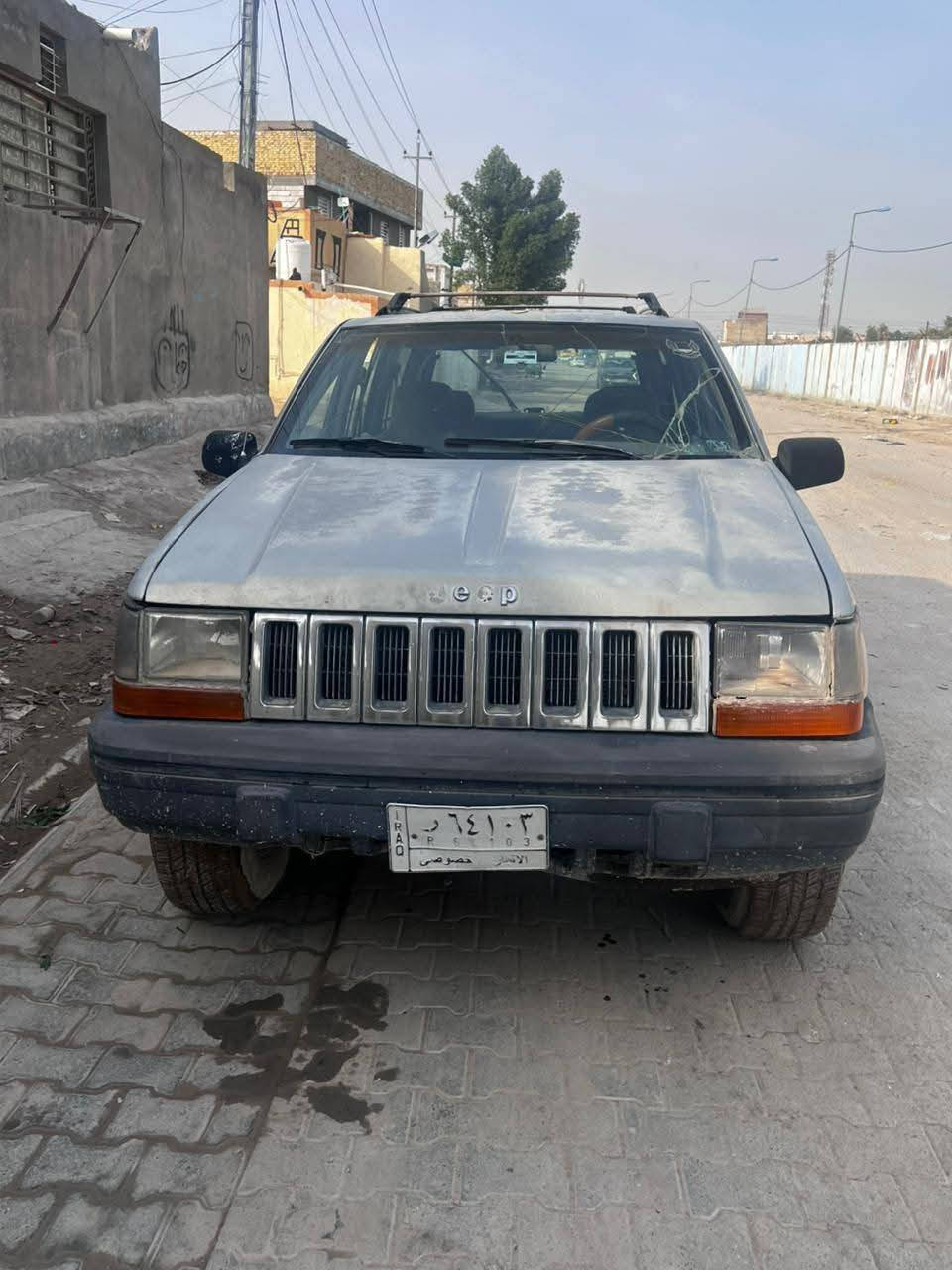 السلام عليكم جيب شيروكي موديل 1994
محرك 6 سلندر بلادي والكير بلادي 
تخم تايرات جديده حداديتها زينه 
رقمها الانبار سياره اصوليه
مكانها نجف سعرها 30$ وبي مجال 
***********
