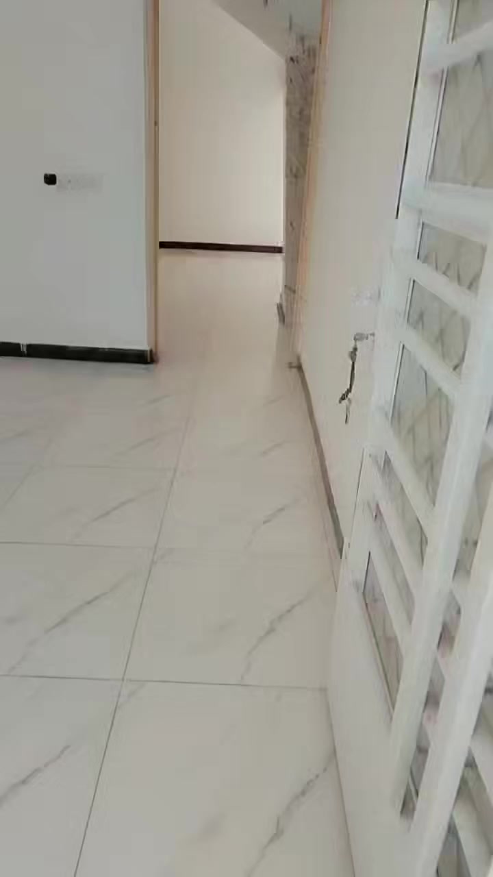 السلام عليكم بيت للبيع الدورة هورجب قريب ع منتجع مساحة 100م واجهية 6 وربع النزال16 ونص كامل من كلشي ***********
