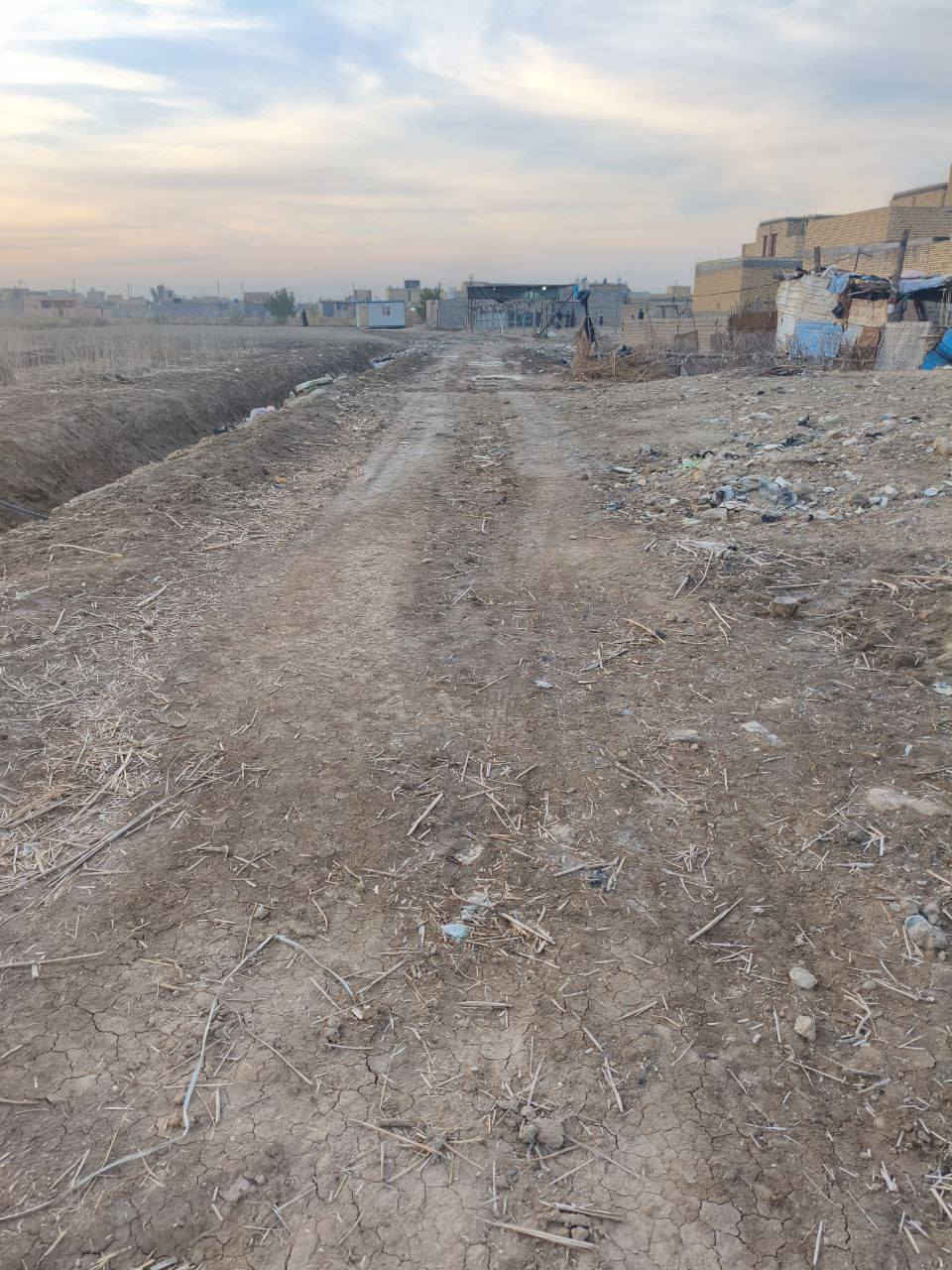 قطعة ارض زراعي 200م حي الحسين مقابيل السيطره عليها شارع 10م مدفونه وكامله
السعر 12مليون للتواصل او الاستفسار الاتصال علي الرقم
***********
