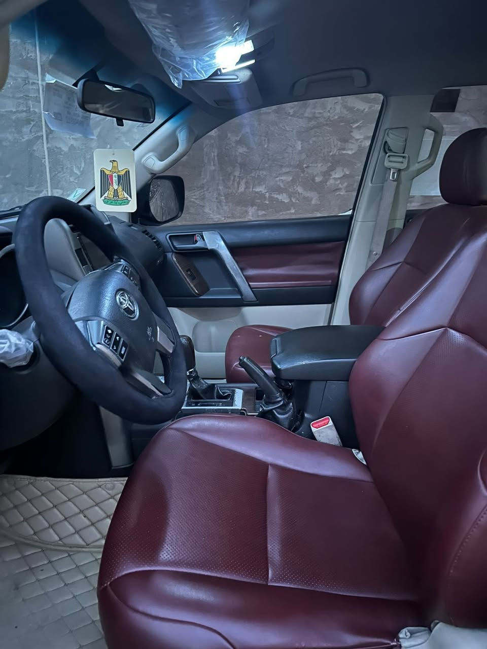 برادو 2012 TXL
بدون فتحة 

محرك 4000 ( 6 سلندر ) 

لون احمر عنّابي 

السيارة بدون حادث 

بيها مكانين شخوط وانصبغن 

ملاحظة : السيارة بدون حادث فقط اماكن الشخوط مصبوغة 

سونارها موجود 

مكان السيارة كربلاء 📍.

سعرها 258 وبيها مجال بسيط للشراية 

ترهم مراوس حسب القناعة 

تواصل 

‏‭ ‭0781 282 8635‬
