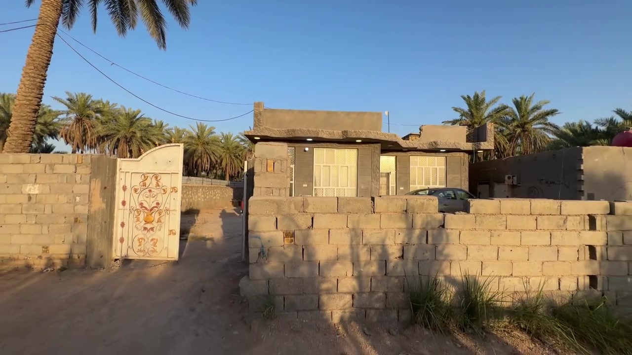 بيت بناء حديث  سنة2025 المساحه الكليه600 مساحة البناء 190 بيت كامل مكمل
كامل خدمات تبليط بلباب وكهرباء وخط مولد وماء الاساله متواصل يومياً 
استقبال وهول ومطبخ وغرفتين نوم ومجمع صحيات داخلي (طالو زراعي سند25 مداور مباشر)
الموقع خلف جامعة بابل ناحية ابراهيم الخليل

للاستفسار اكثر ***********
