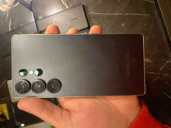 السلام عليكم
25 الترا 
ذاكرة 256 
جهاز نظيف 100% شخط مابي
افحص وين متريد
قبل ٣ تشهر ماخذة والوصل موجود بعدة بضمان كاملة غراضة وياه كيبل الاصلي والكفرات كله اصلية الوكالة

سعر : مليون و100 قفل 
تتواصل : *********** وموجود واتساب
منطقة : بغداد الشعب حي البساتين 
....
