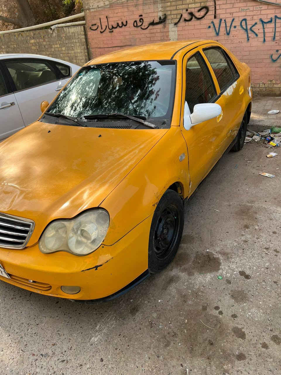 السلام عليكم 
جيلي سي كي موديل ١٢ رقم انكليزي بابل مصفره هيئة وغرامات هزة جديدة سنوية جديدة
كير ومحرك شرط 
تبريد شغال وثلج 
حدادية جيد جدا
سنتر لوك 
تحكم مري
كهربائيات شغالة 
بدون ضرر وبدون حادث 
وبدون صبغ فقط مكانات تلقيط خياس ودواير 
تحويل ثاني يوم
   السعر ٢٧ مجال بسيط
السيارة بغداد الكرادة
متواجد واتسب
*********** بغداد, العراق
