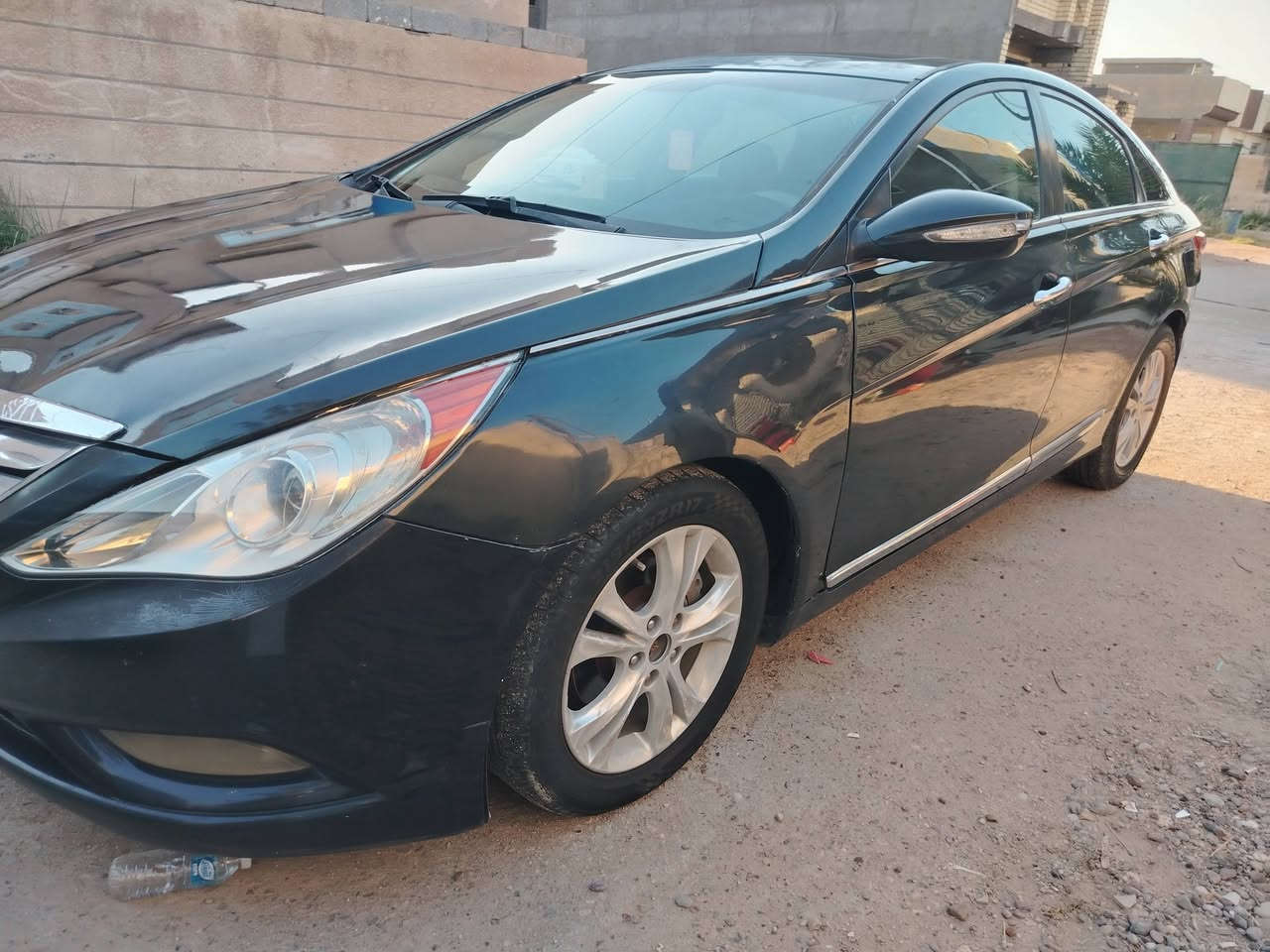 السلام عليكم سوناتا موديل 2011 وارد أمريكي حادثها الجاملغ الأمامي الايسر بدون دواخل محرك 2400 محرك وكير انضاف جدا السياره فول مواصفات واحد عله واحد بصمه تشغيل وبصمه أبواب وبصمه جنطه وفتحه سقف  تخم تاير صدر جديد كشن كهرباء كشنات تدفئه وتبريد اشاير بل مري تبريد شغال قطعتين تبريد منضومه تبريد جديده تبريد بيانو تحكم استيرن جهتين كشنات جلد نضام ايكو ومانع انزلاق  رقم بغداد دولي بسمي سنويه جديده هزه جديده بيها قطع صبغ ابيع حزام السياره جديده ما بيها اي نقص السعر 92وبيها مجال مكان السياره بغداد للاستفسار الاتصال على الرقم *********** ///***********
