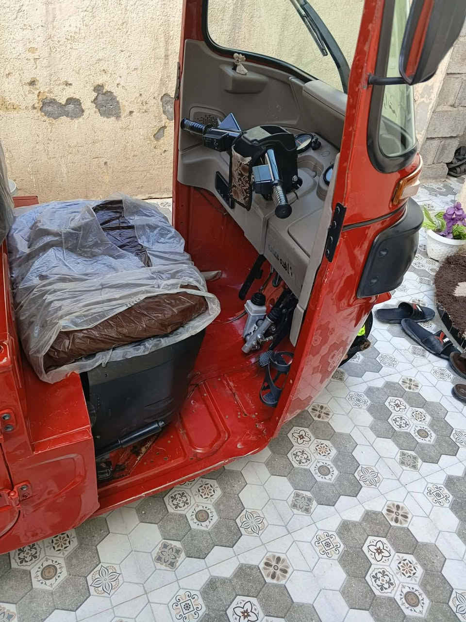 البيع تكتك موديل 22شهر الثامن رقم بغداد وبسمي تكتك كفاله عدع طخه جوه لبكلايت ومرجعه عل بارد وبدون صبغ وتعمير دوس تكتك نضيفه حيل تخم تاير جديد مكان ديالى بعقوبه السعر اتصل وتدلل ***********
