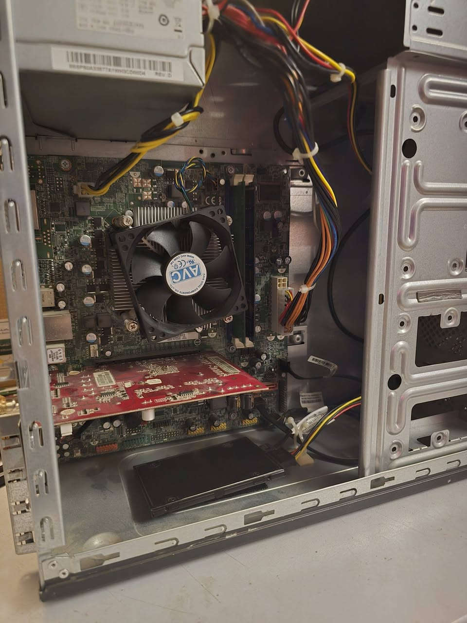 Lenovo think center 
Intel(R) Core(TM) i5-3330S CPU @ 2.70GHz
Ram 16gb ddr3 

Ssd 120 kingspec

 Gpu n9500 gt 

كيس شغال السعر ٥٥ الف 

كيس ثاني فارغ z3 plus  السعر ٢٠ الف
4 فانات 

Psu باور سبلاي 

Dreamhub 500w مستعمل 
ب٢٠ الف 

Galax 500 w 80 plus bronze 
جديد استعمال شهر واحد 
ب٤٥ الف 

ومتوفرة رامات ddr3 
4 g + 2 + 1   ب١٠ كلهن


**إذا كنت صاحب هذا الإعلان وتريد حذفه لأي سبب، رجاءا أرسل رسالة إلى الدعم الفني**