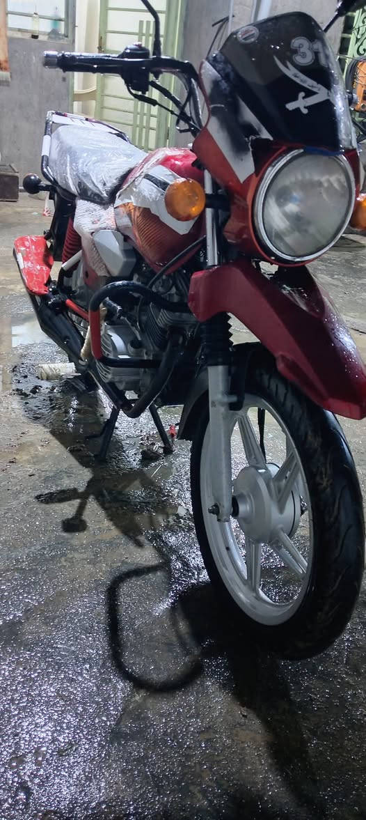 سلام عليكم دراجة  TUS لبيع لو مراوس دراجة بدون بس كفلهة من كلشي تاير خلفي جديد قبل يومين شادة مكينة ناعمة وبلادي بس بيهة لكير مبدل فقد مكان ديالئ قرب صيطرت لغالبية ***********
