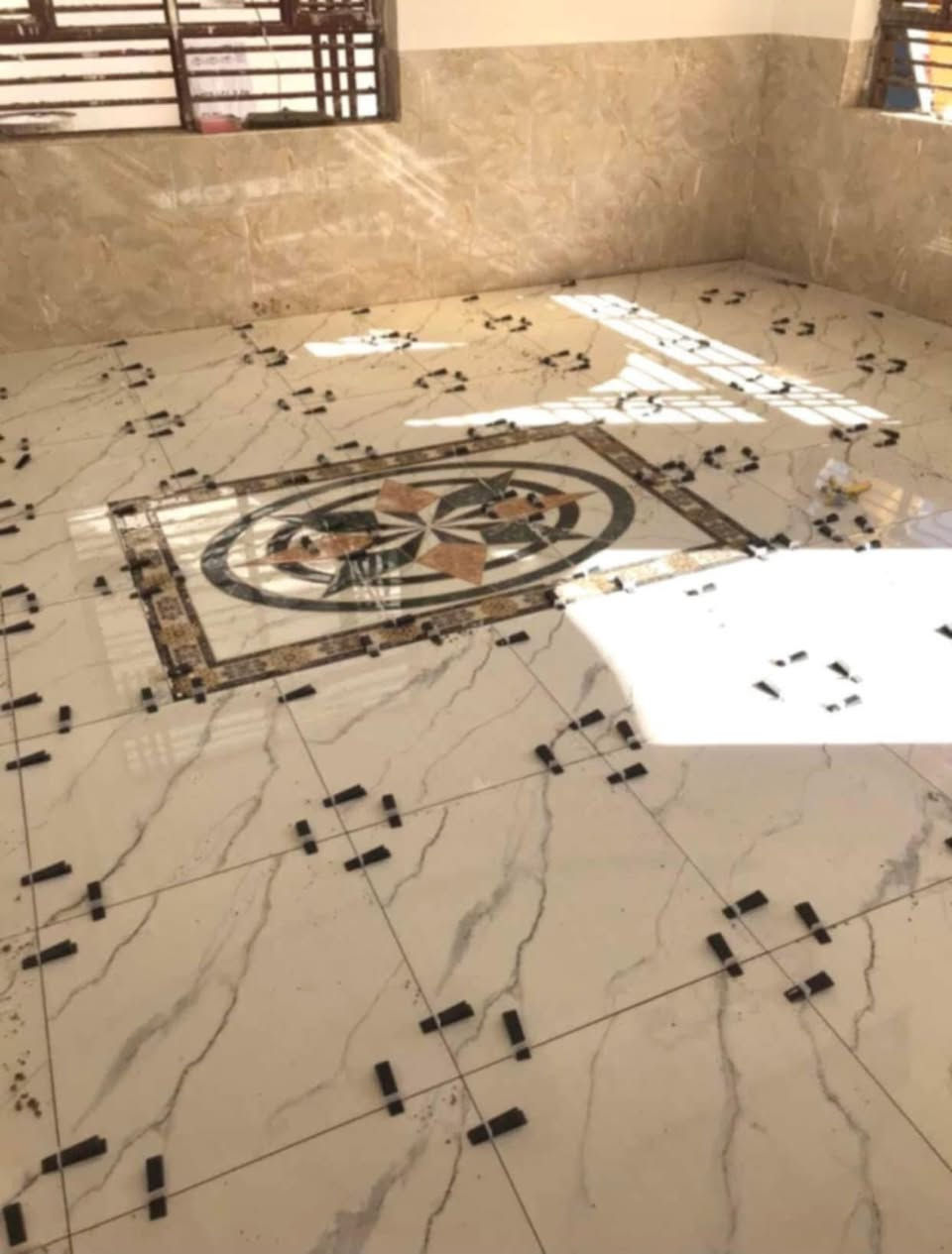 السلام عليكم خلفه سراميك وبرسلين ومرمر شغل درجة أولى الواتس ***********
