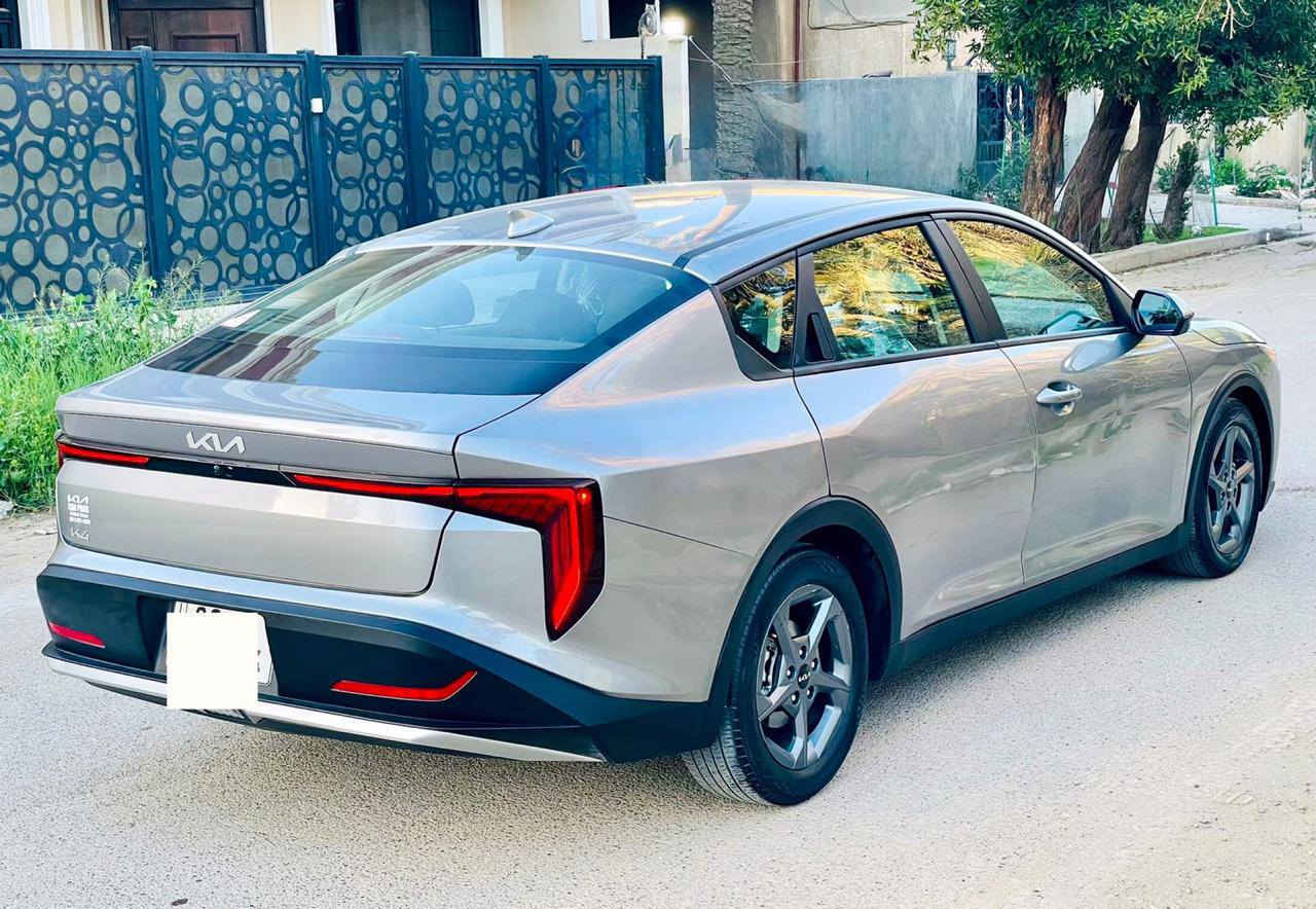 سيارة كيا k4 
موديل٢٠٢٥
ماشية ٤٠٠٠ 
حادثهة الباب الخلفي مبدل بلادي باصلي مصبوغ واكو طعجه بالجاملغ جزء منه -اكو شخوط بالباب الامامي 
السياره بدون اير باك  مكفول
بجم كبس مكفول الخلف كبس مكفول
السياره مابيهه تعطجه مابيهه صبغ مكفول رصعات كلشي مكفول لايتات بلادي 
رقمهه اربيل تريد تحويل تريد وكاله مكان السياره بغداد اليرموك
***********
