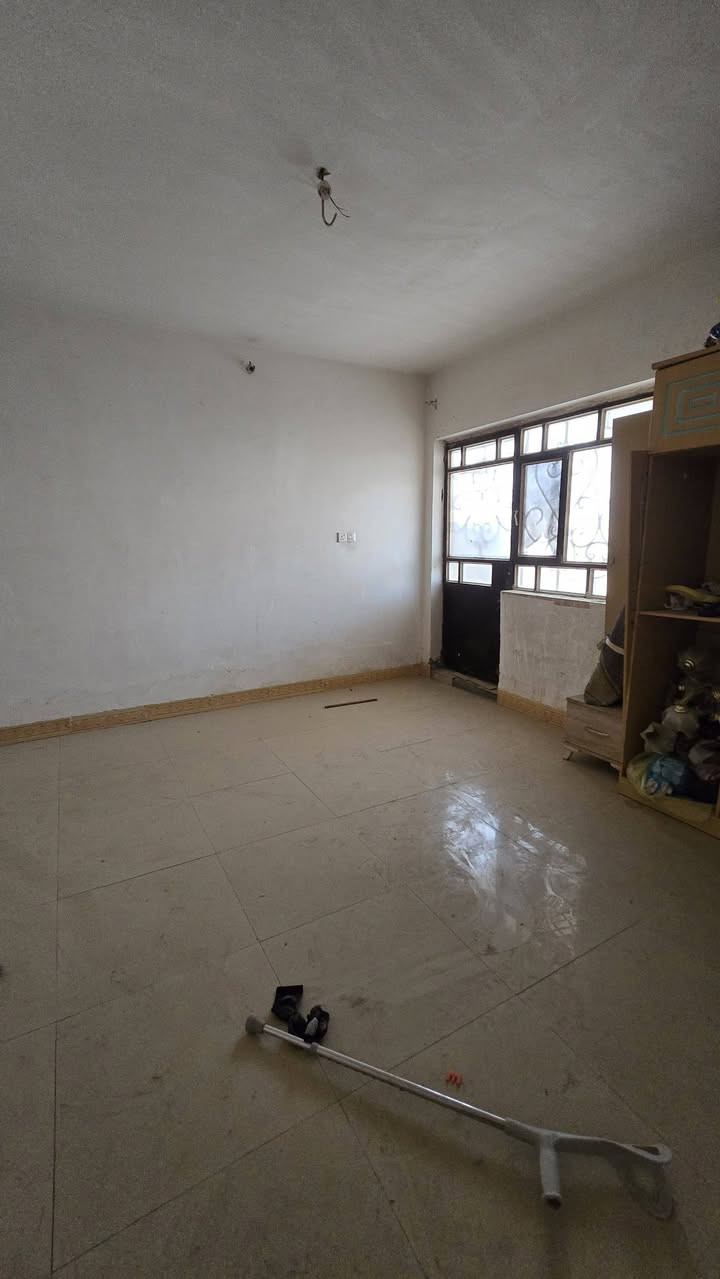 بيت للبيع مساحته 210 كربلاء حي القادسيه ركن وبي محلات مأجره الطابق الارضي غرفه وهول واستقبال ومطبخ حار وبارد و2 مجموعه صحيه وحديقه صغيره وطارمه
الطابق الثاني شقه ودرج للخارج 
غرفتين وهول وحمام ومطبخ
للاستفسار عن السعر الاتصال بالرقم
***********
