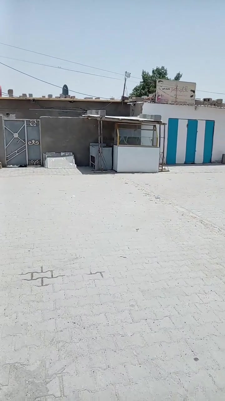 بيت تجاوز المساحة أكثر من ٢٠٠ متر بيه اربع غرف واستقبال وحمام  وكراج ومحلات اثنين العنوان النومة شارع جرف الملح قريب على الشارع الإطفاء الرئسي السعر ٣٠ مليون ***********
