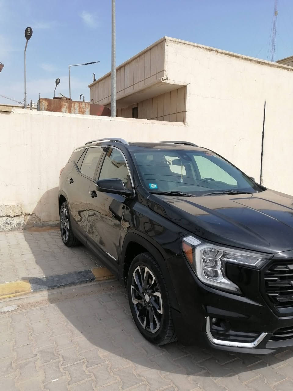 السلام عليكم جمسي تيران 2022 للبيع السعر المطلوب ١٥٨ وبيها مجال قليل رقم بغداد الضرر مرفق مع الصور للاستفسار اكثر الاتصال على الرقم *********** غير متواجد دائماً على الانترنت
