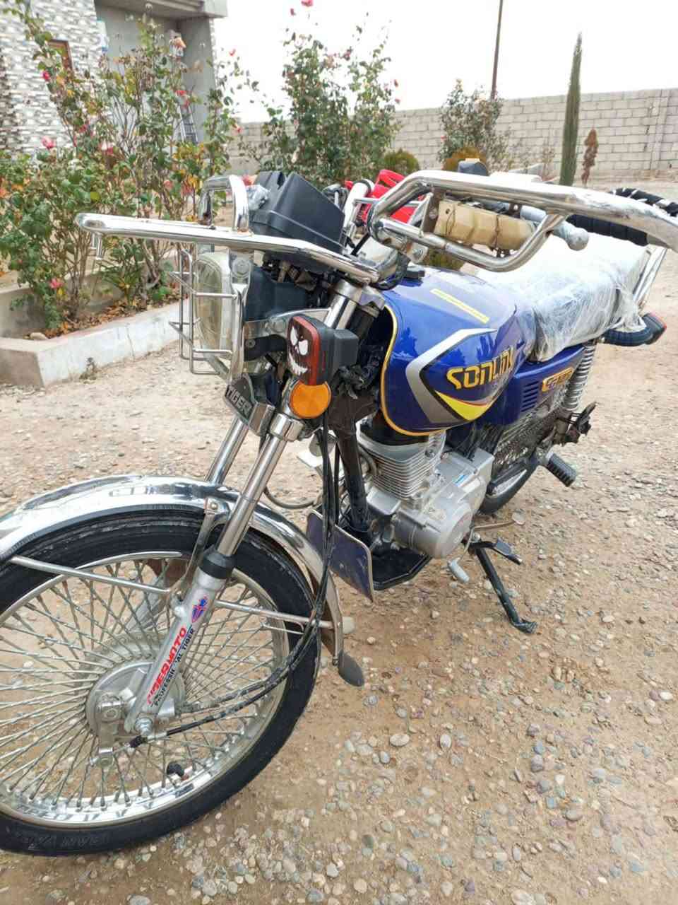 موطور تايكر ٢٠ للبيع  كلو شقال جاهز  تقشل وتمشي المكان الشبالي الشري يتصل ***********
