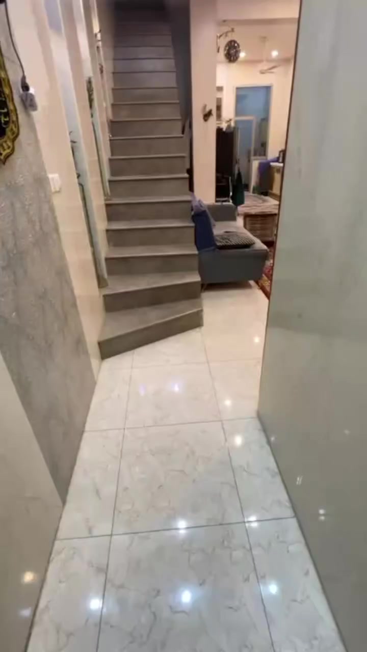 بيت 100م ايجار طابق ونص 
بناء جديد شارع الصب 
قرب مدرسة در النجف  مقابل شارع السبيس 
ط1 استقبال صاله مطبخ حار بارد صحيات  ط2. غرفة صاله الشهر 300
   💐 أنوار المدينة 💐
💐للوساطة العقارية 💐
نقدّم لكم أفضل الخدمات العقارية في بيع، شراء، رهن، وإيجار العقارات 🏡
✔️ خبرة ومصداقية
✔️ سرعة في الإنجاز
✔️ أسعار تنافسية
📞 للتواصل أو عبر واتساب:
📱 ***********
📍 خدمتك تهمّنا، تواصل معنا الآن!
#عقارات #بيع_وشراء #رهن #إيجار 
#أنوار💐المدينة💐للوساطة💐العقارية#
 #عقارات
#هاشتاك 
#متابعين 
#للجميع 
#اشاره
