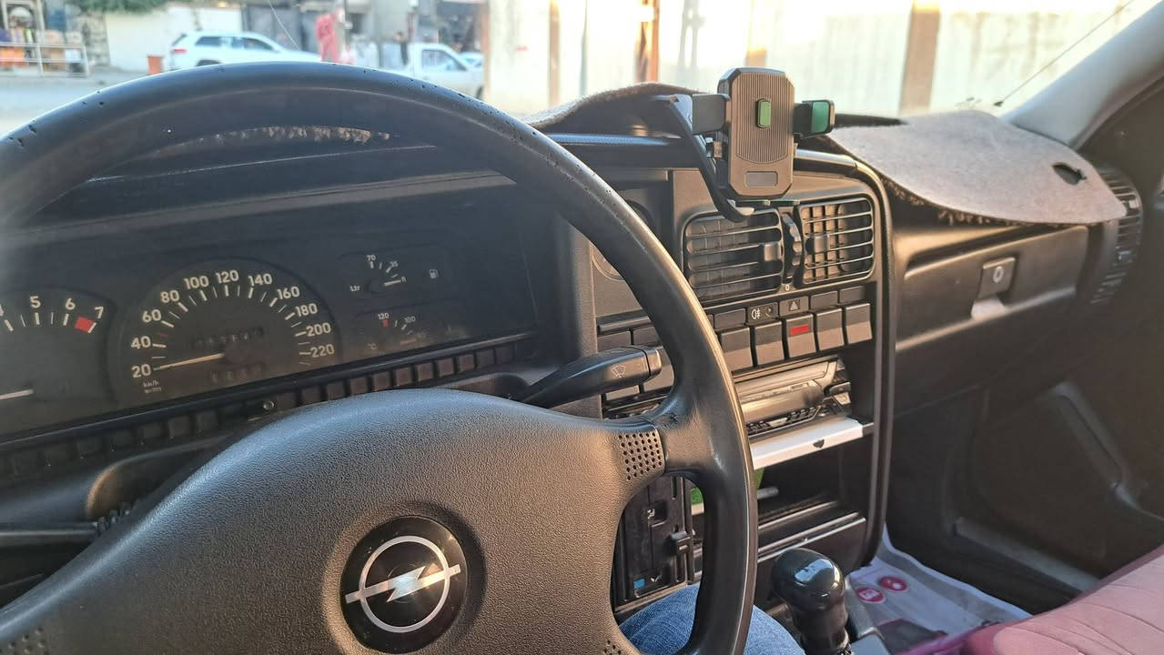 اوميكا ١٩٩٢ للبيع
....... بدون صبغ بدون 
سياره نظيفه تعجبك 
تعال وشوفها .....
لتواصل .
***********
مكان السياره كركوك .
السعر ٣٥
