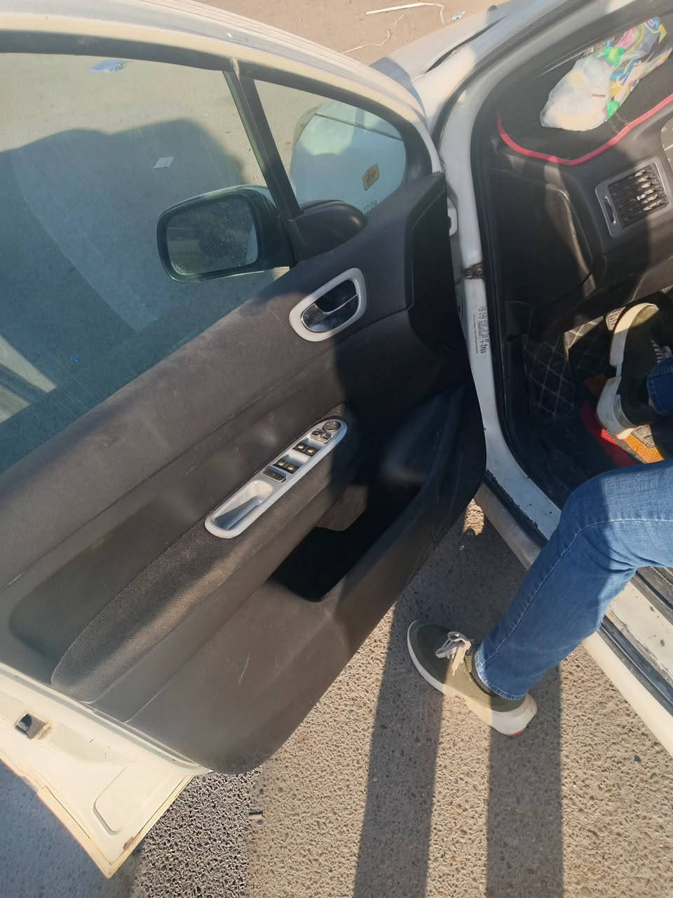 السلام عليكم بيجو 307 للبيع
مكفولة كفاله عامة عدة قطعتين  صبغ 
السيارة كاملة تبريد ثلج صدر امامي خلفي جديد 
السعر ٦٠ 
***********
العنوان بغداد الكرادة
