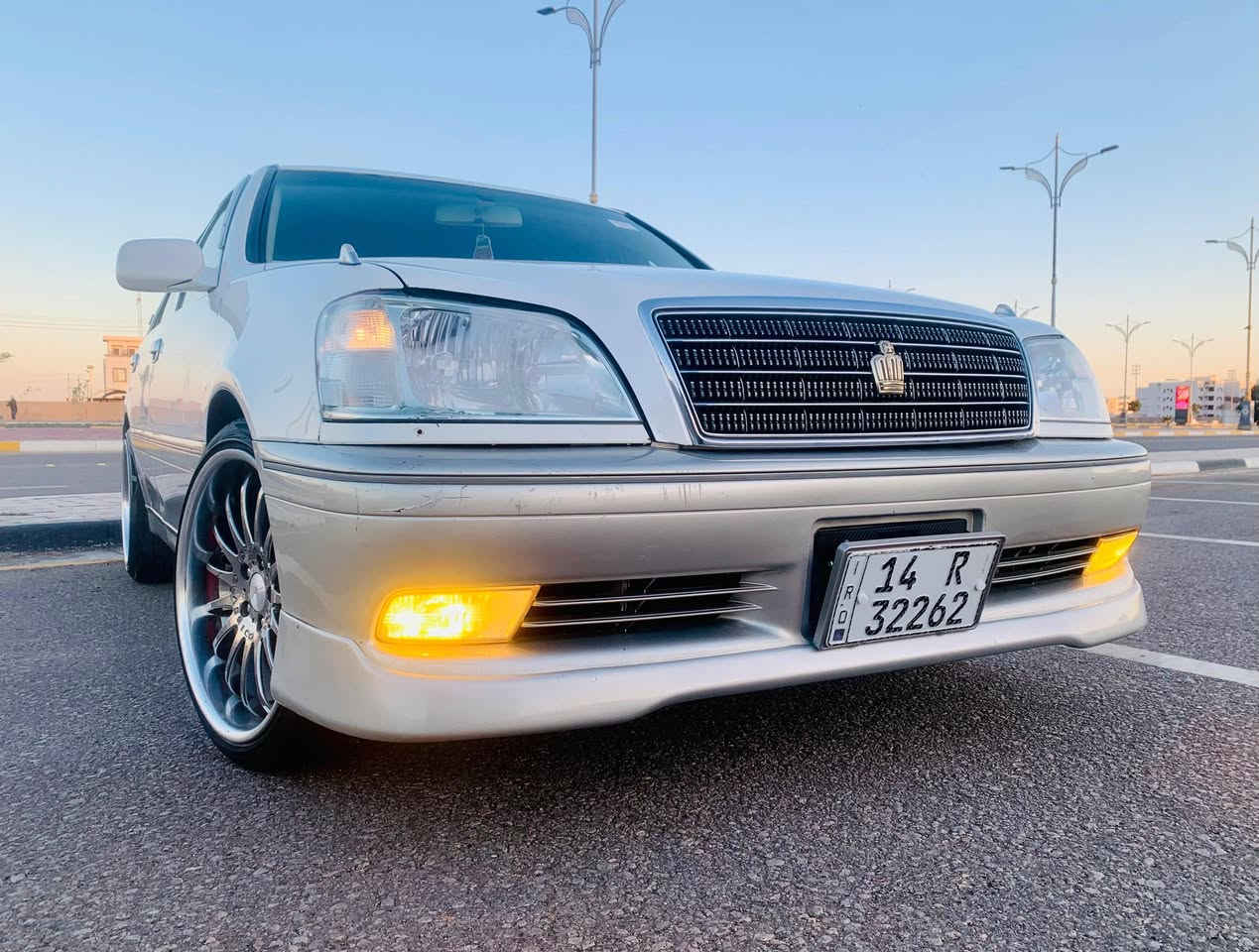 سلام عليكم ورحمه 
للبيع تويوتا كراون ملكة رقم بصرة انگليزي بأسمي تحويل مباشر  تحوير نجف فوگ وجوه فول مواصفات عدا الفتحة 4 دكم ثلاجة كشنات كهربائية 4 برده خلفية ستيرن كهربائي مري شفط جام اوتو تبريد قطعتين امامي وخلفي مكفوله كص والضربه والصبغ السيارة ((( نقل ))) فقط شغل %100 هزه بعدها مامنتهية سنوية لغاية 2031 كير ومحرك 3000 vvt فيشة وبطل اسود الجنايه يعرفون سعر المحرك .. كير ومحرك مكفولات ويل تو سايز تبريد تدفئة سيارة مال جناي السعر 105 وبيها مجال العنوان كربلاء المقدسة....***********
