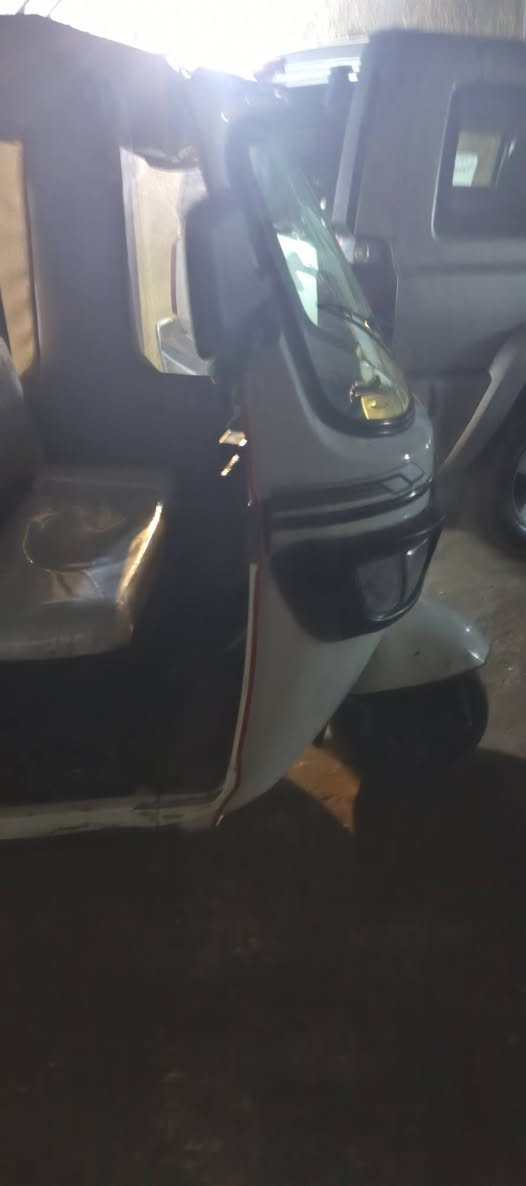 تكتك تي بي إس مديل 21بسمي رقم وسنويه رقم انكليزي محرك مكفول كشر لا ظربه ولا خياس مكاني بغداد البياع السعر سته وبيه مجال حك الجيه رقمي ***********بي وتساب
