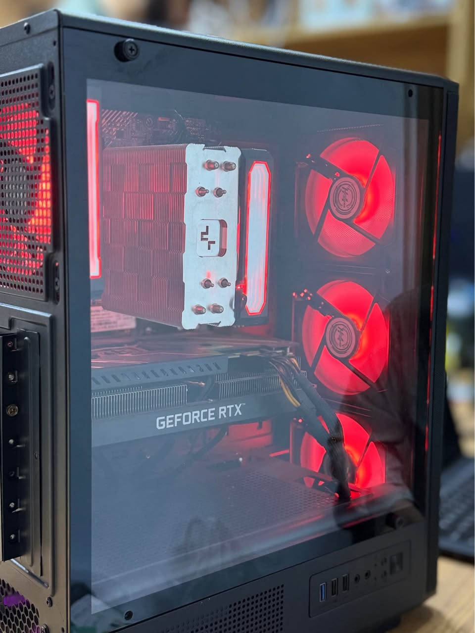 Gpu:ryzn5 5500
Cpu: rtx 3060ti 
Ram: 16 gb ddr4 3200 
Psh: 750 wat fsp
Mth:b450 msi pro 
Hard:512 m.2 ssd
Cooler: ag 400
Case : antec 4 fan rgb 
کەیسی گەیمینگ و هەرزان 
زۆر خاوێنە 
هەموو ئیشێکی پێدەکرێت 
نرخی 625$ 
980هەزار 
زەمانی یەک مانگ 
گەیاندن بۆ هەموو شوێنێک هەیە 
***********
*********** أربيل, العراق
