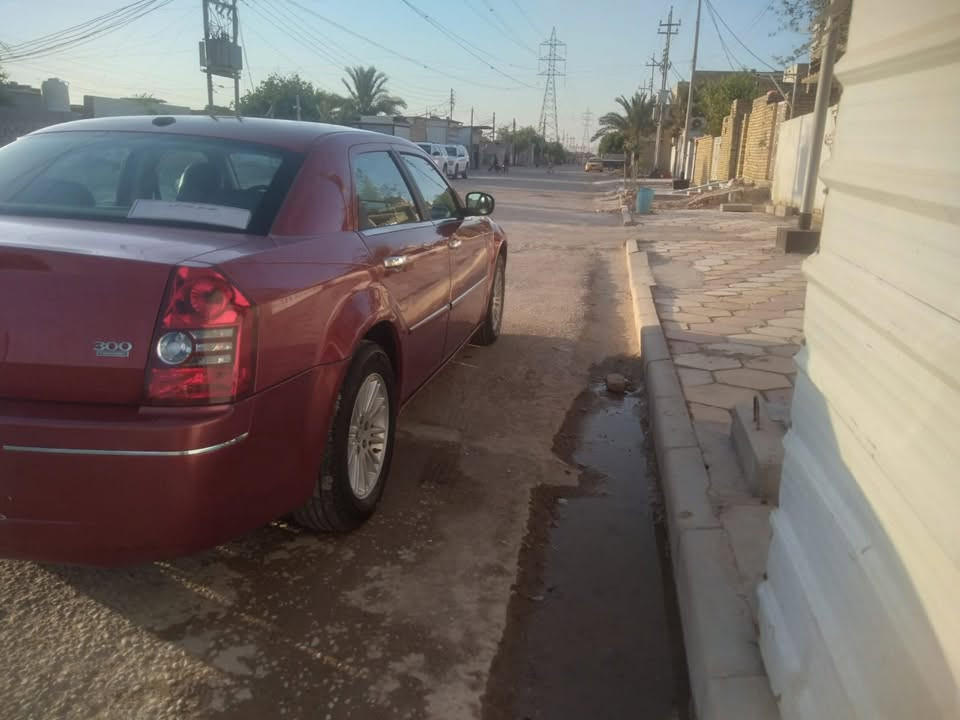 سلام عليكم اوباما  10 اصل سياره جاهزه ما بيها اي نقص مكينه كير حداديه جديده تخم تاير باتري جديد  سنويه ما نافذه رقم بصره بيها بابين صبغ بسبب شخط  سعرها 115 بيها مجال  سونارها موجود  مكلف بل نشر رقم راعيها  ***********

