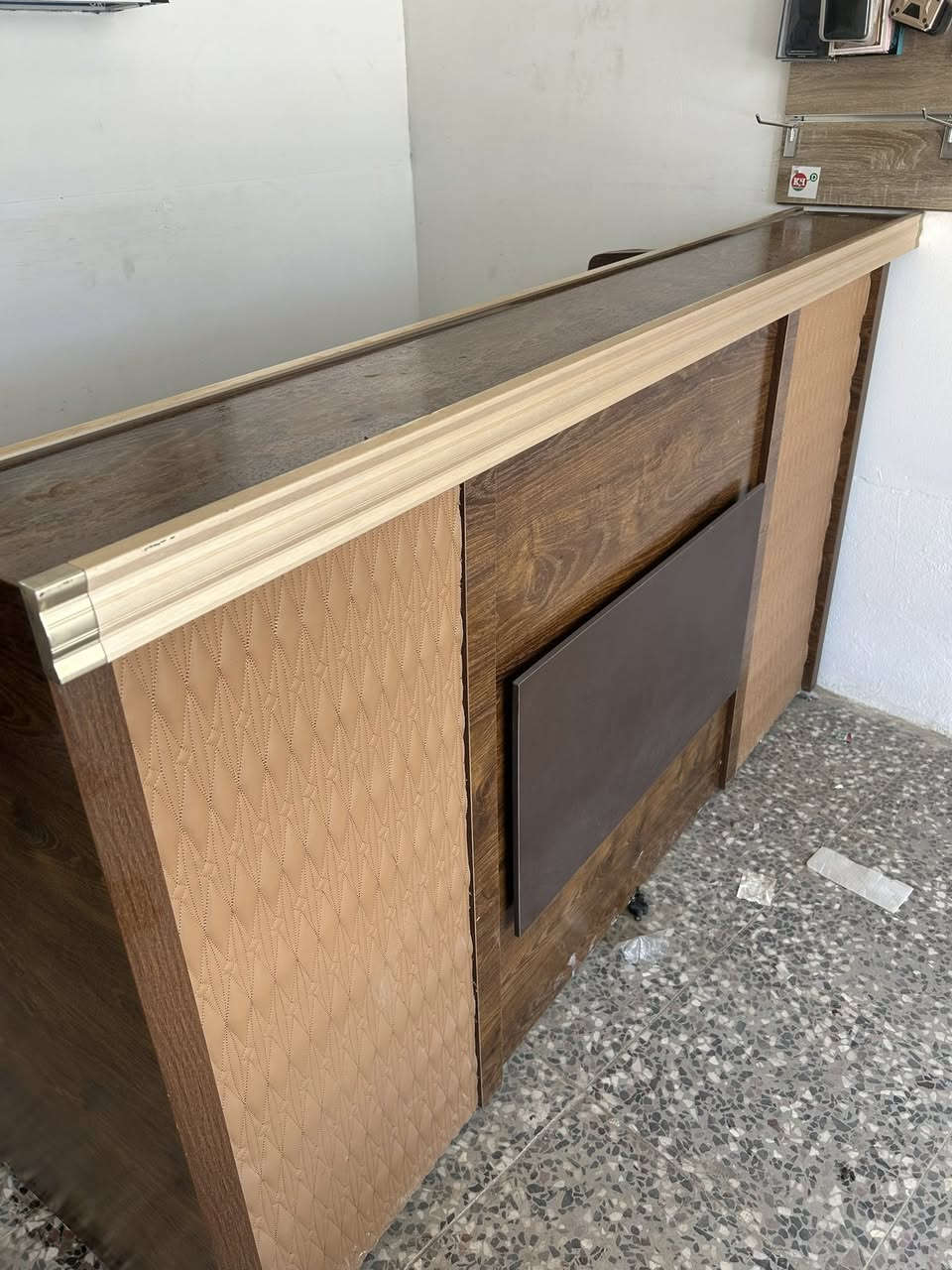 ميز صيانة موبايلات للبيع العرض مالته ١٨٠
والارتفاع ١١٠ 
السعر ٢٥٠ 
بغداد الشعب


**إذا كنت صاحب هذا الإعلان وتريد حذفه لأي سبب، رجاءا أرسل رسالة إلى الدعم الفني**