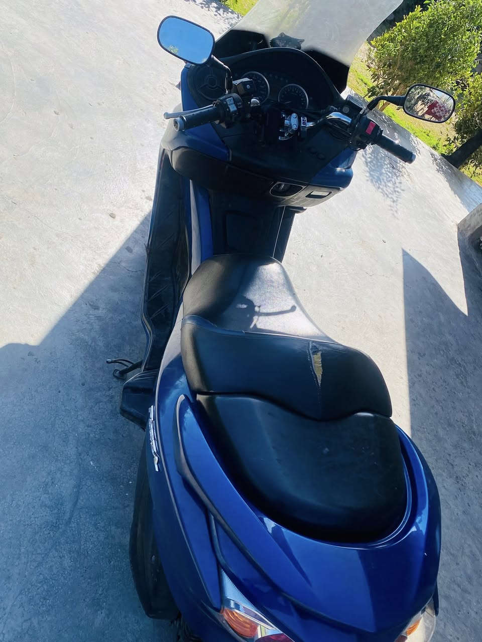 ‏للبيع فورزا صفر 10 اوراق كاملة دراجة مقفولة السعر 1250 أو بيها مجال المكان بلد اتصل على الرقم***********
