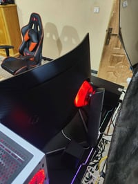 شاشة سامسونك مقوس  فول مواصفات حجم 32 مكان زعفرانية 07703610239 مو جود...