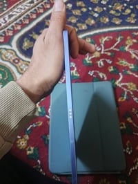 ايباد ١٠ • ٦٤ • ازرق