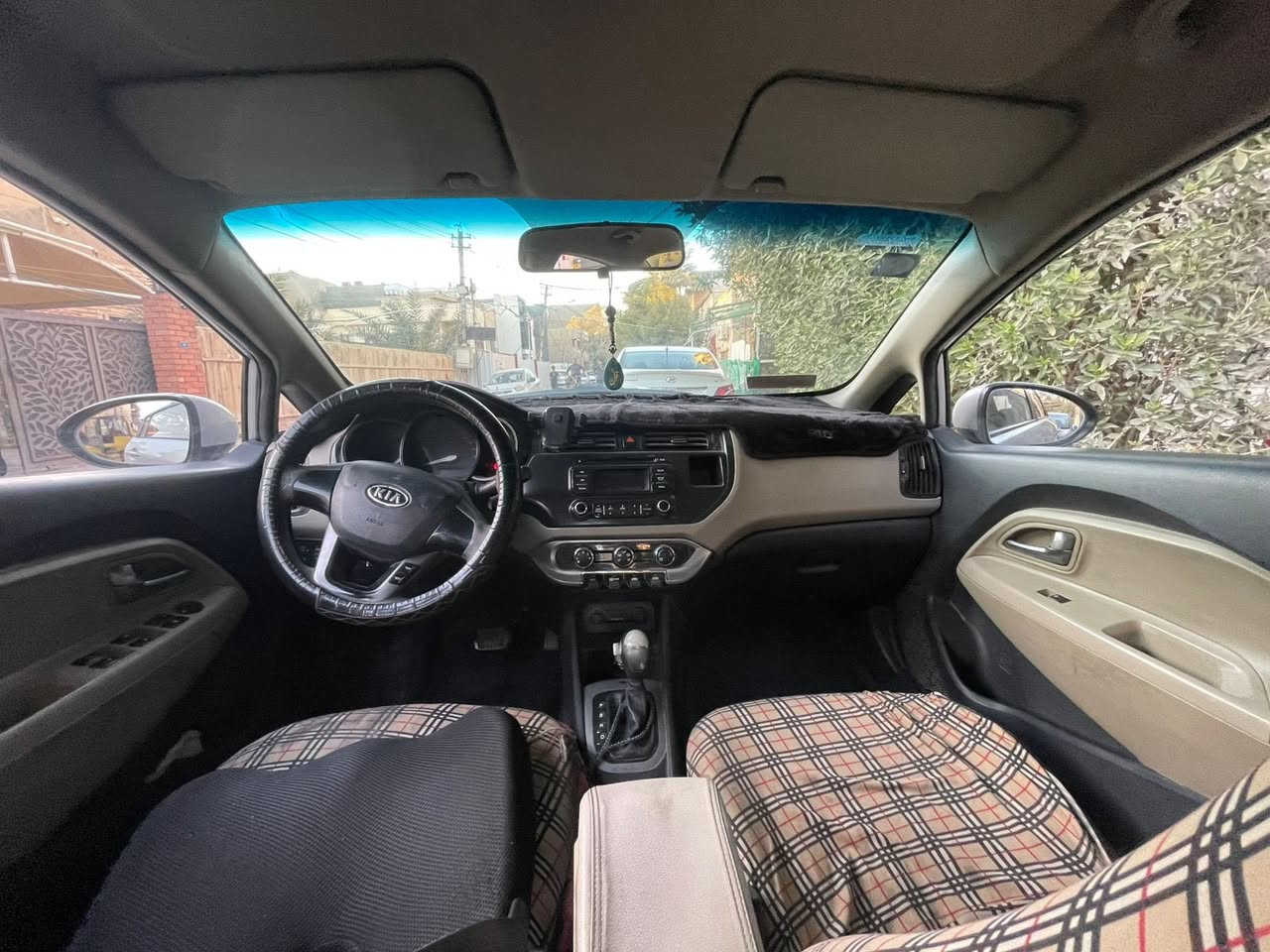 سلام عليكم

كيا ريو للبيع 

موديل 2012 
كير محرك ودواخل كلها نظاف والبدي مثل ما موضح بالصور مكانها بغداد الدوره او الكراده وبأسمنه تحويل ثاني يوم رقم مشروع وطني 
السعر 75$ 

للاستفسار اكثر الاتصال بصاحب السياره 

     ابو ابراهيم 
***********  

مكي المياحي

@@
