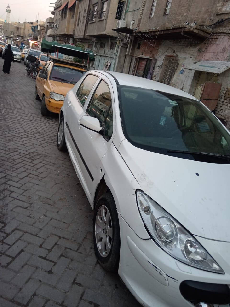 السلام عليكم للبيع سياره بيجو فرنسي سياره بلاديه لا ضربه ولا صبغ مكينه كير خير من مكاني بغداد الشعب السعر ٤٠ وبيه مجال الرقم ***********
