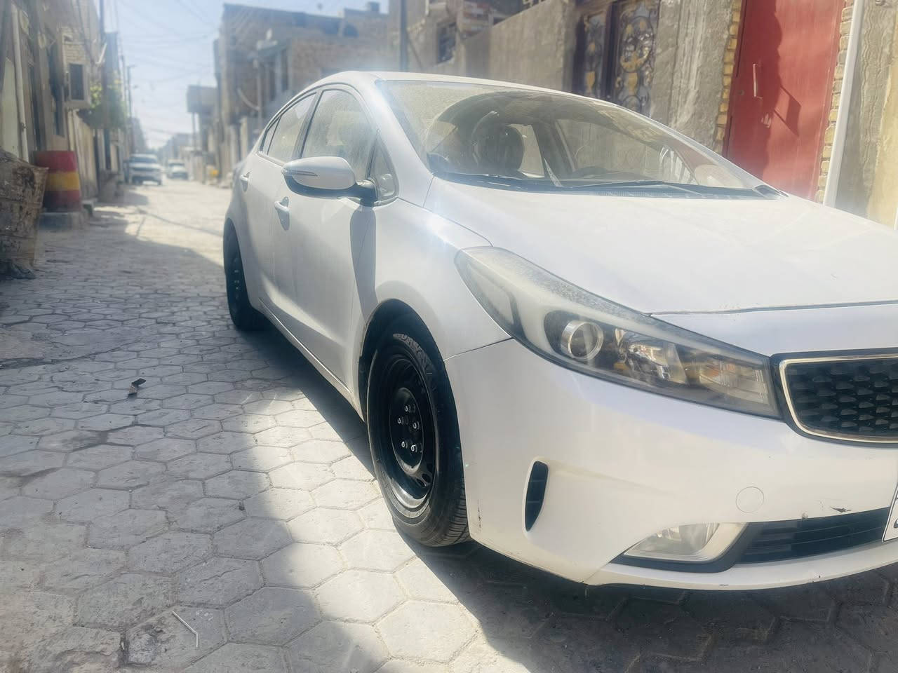 كيا سيراتو 2017 مكفولة كفالة عامة

رقم اربيل الماني تريد وكاله تريد تحويل 

تبريد مكينه كير حداديه تخم تاير كله جديد ماشيه 144km

السعر 130بيه مجال  رقمي *********** مكاني نجف
