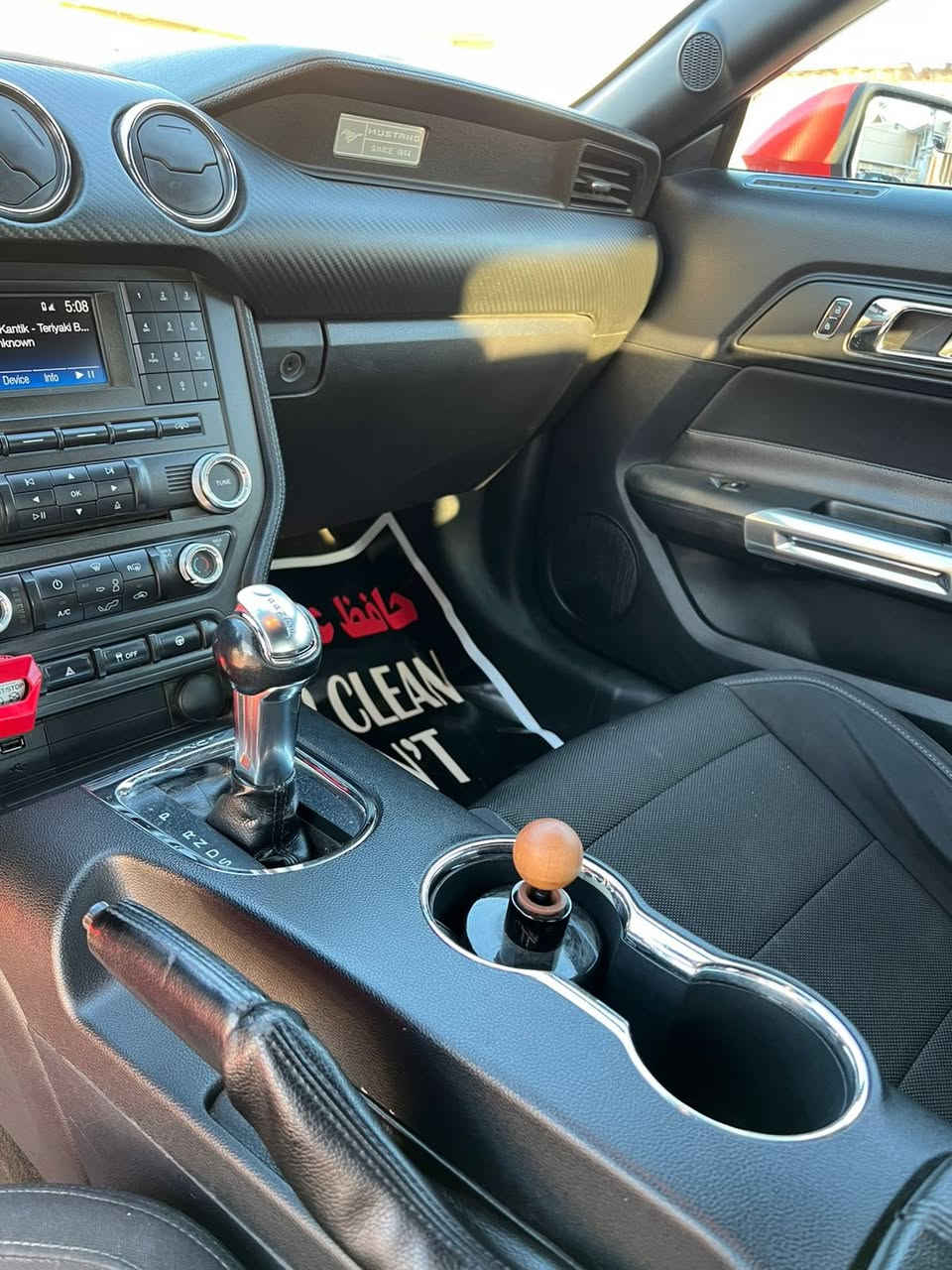 للبيع 2016
6سلندر 
ضربته فقط صندوك 
سياره مابيه اي نقص 
لون برتقالي 
***********
