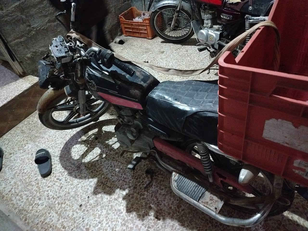 السلام عليكم ماطور للبيع الماطور طافي مااعرف شبي ماطور كامل السعر 175 الرقم ***********
