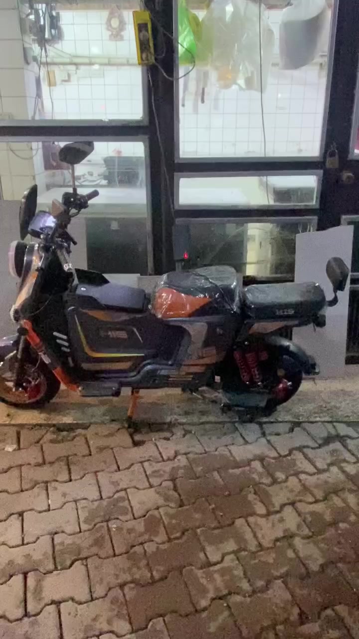 سلام عليكم دراجه شحن h900(Hls) نظافه فول باتريات شرط بصمتين او تشغيل عند بعد دراجه اي نقص مابيها 5بطاريات 38امبير  سعر خاص  رقم *********** موجود واتساب هم
